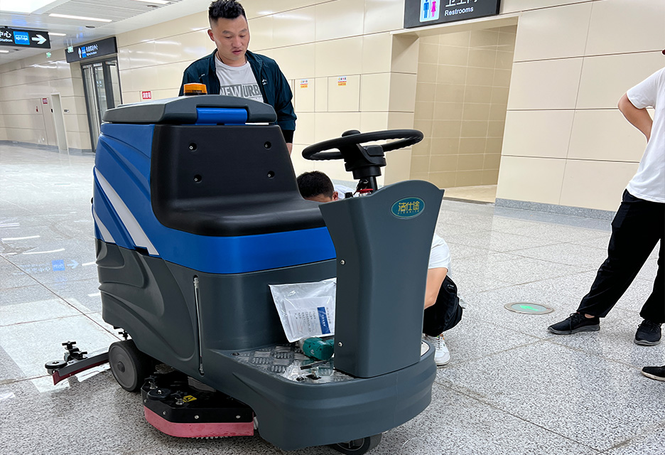 鄭州冠潔環(huán)?？萍寄掣哞F站客戶(hù)交機(jī)中